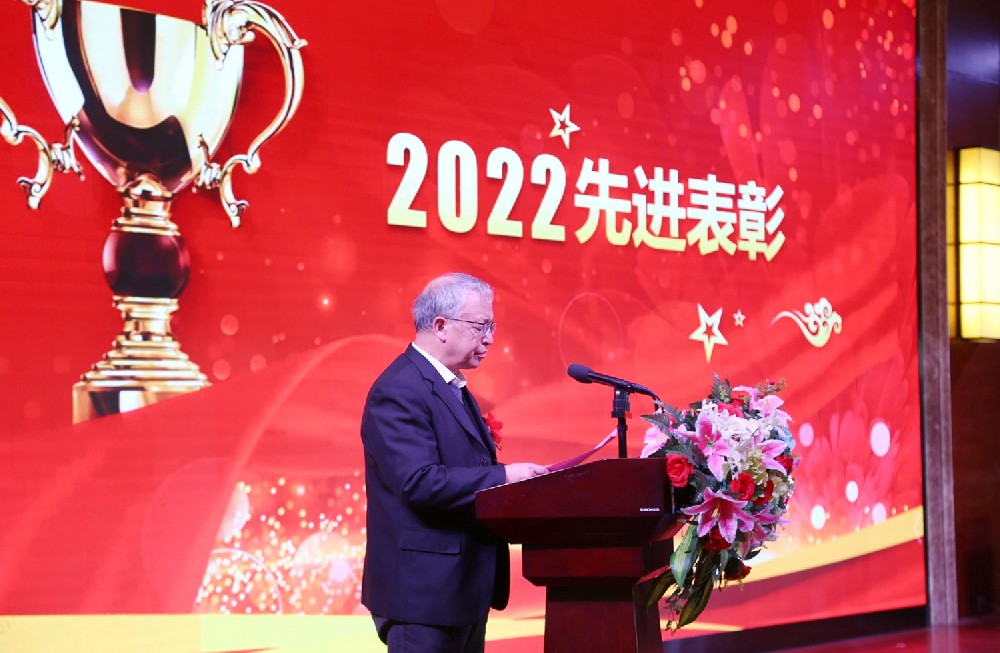 踔厉高昂，，，，，，绽放梦想