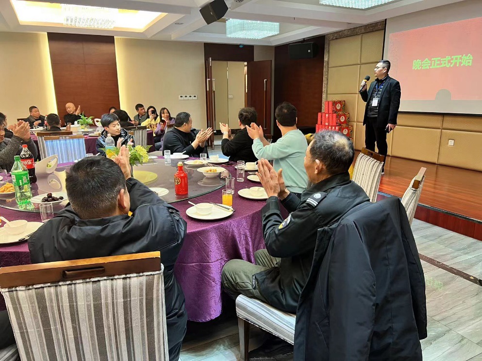 为春节留锡员工举行“迎新春”运动