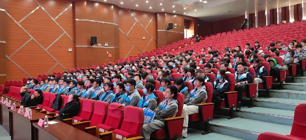 校企合作，，，，，推进产教融合深度生长