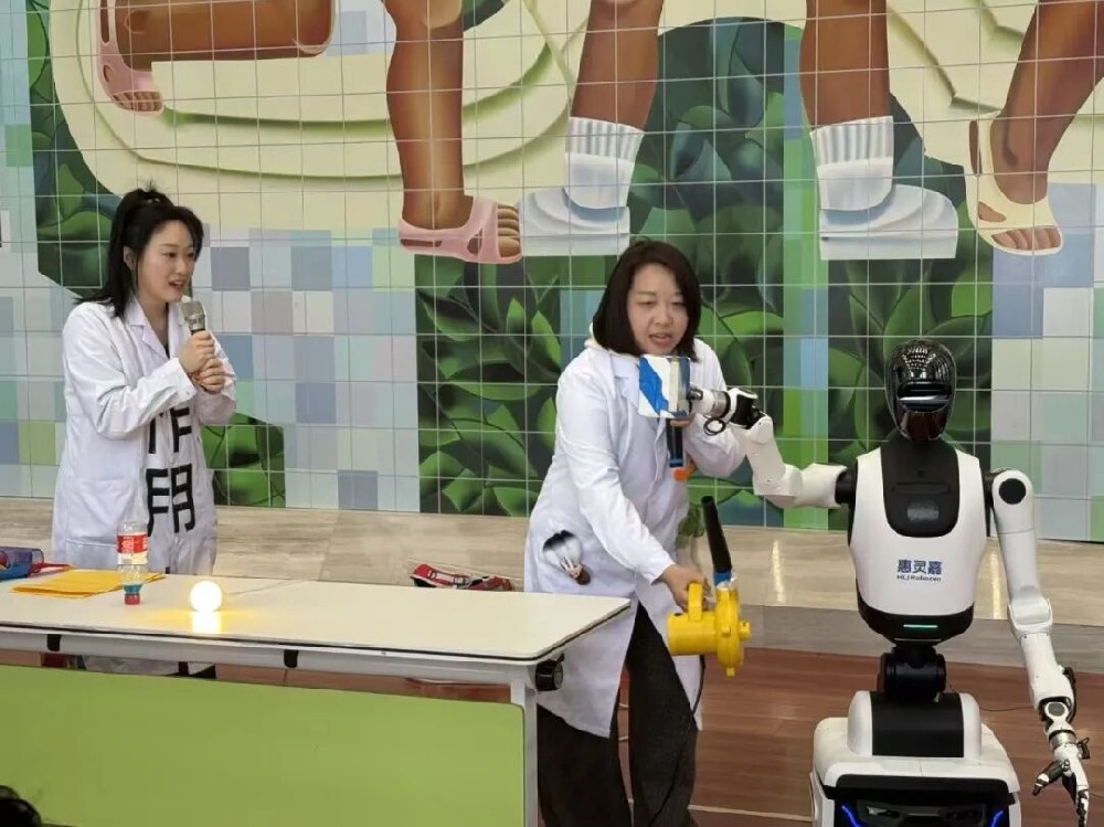 今年会官网登录入口高科团结无锡市少年宫举行“天马行空，，，，，，，AI立异嘉年华”运动