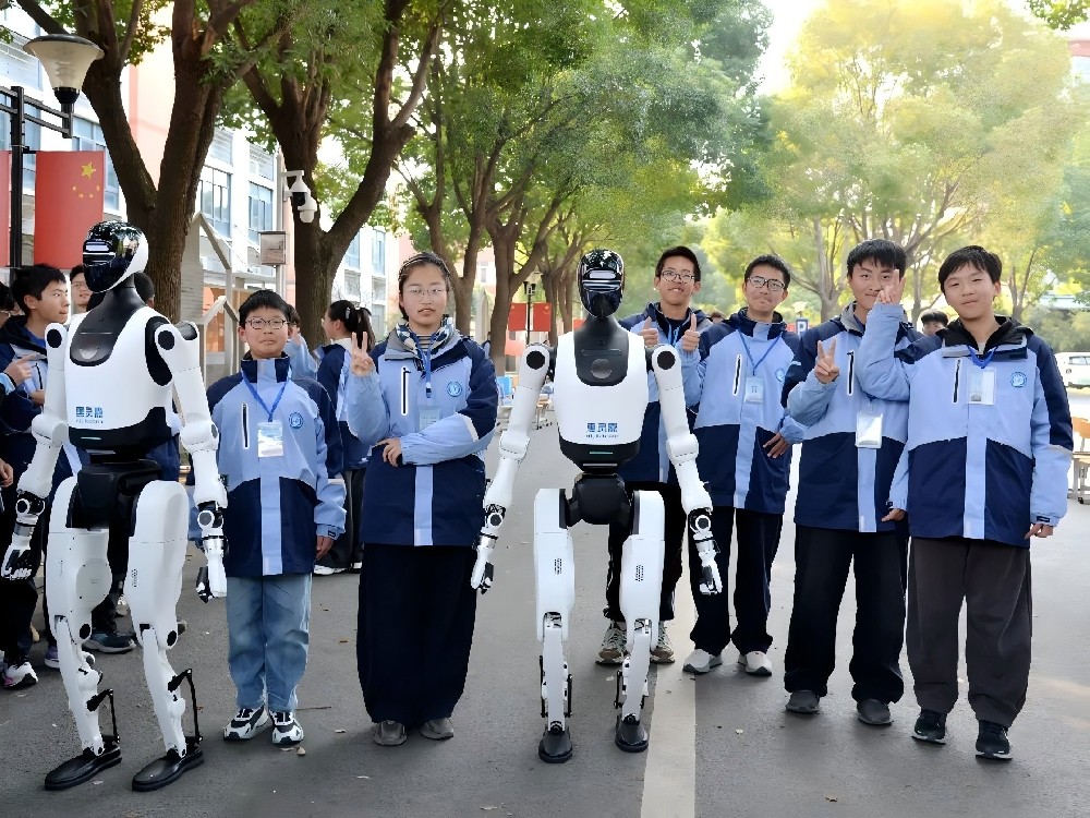 惠灵嘉机械人走进校园，，，，，，赋能生长与制造双向发力