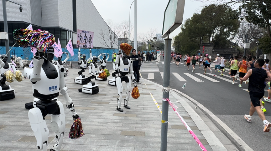 惠灵嘉机械人亮相2026无锡马拉松，，，，，以科技助力赛事服务